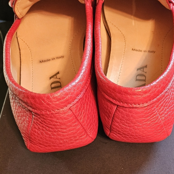 Prada Women High quality Saffiano Leather Logo Loafers - Picture 2 of 10